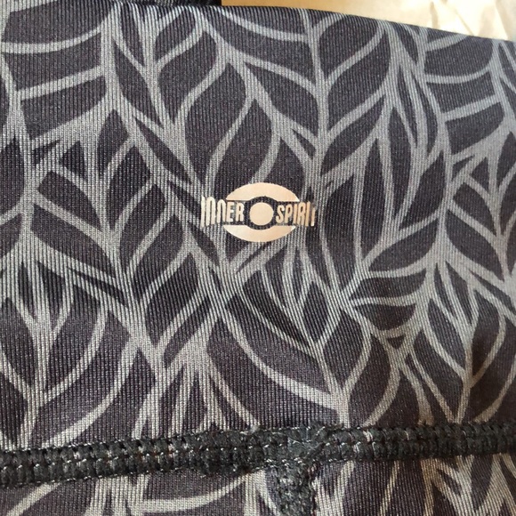 Inner Spirit yoga/workout capris. Pocket inside waistband. Excellent condition - Picture 11 of 12